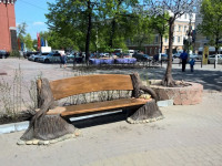 скамейка с мопсом 2